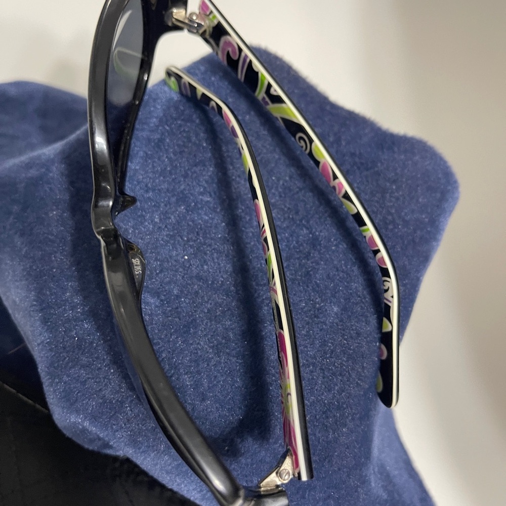 Vera Bradley Women’s Sunglasses - Picture 5 of 6